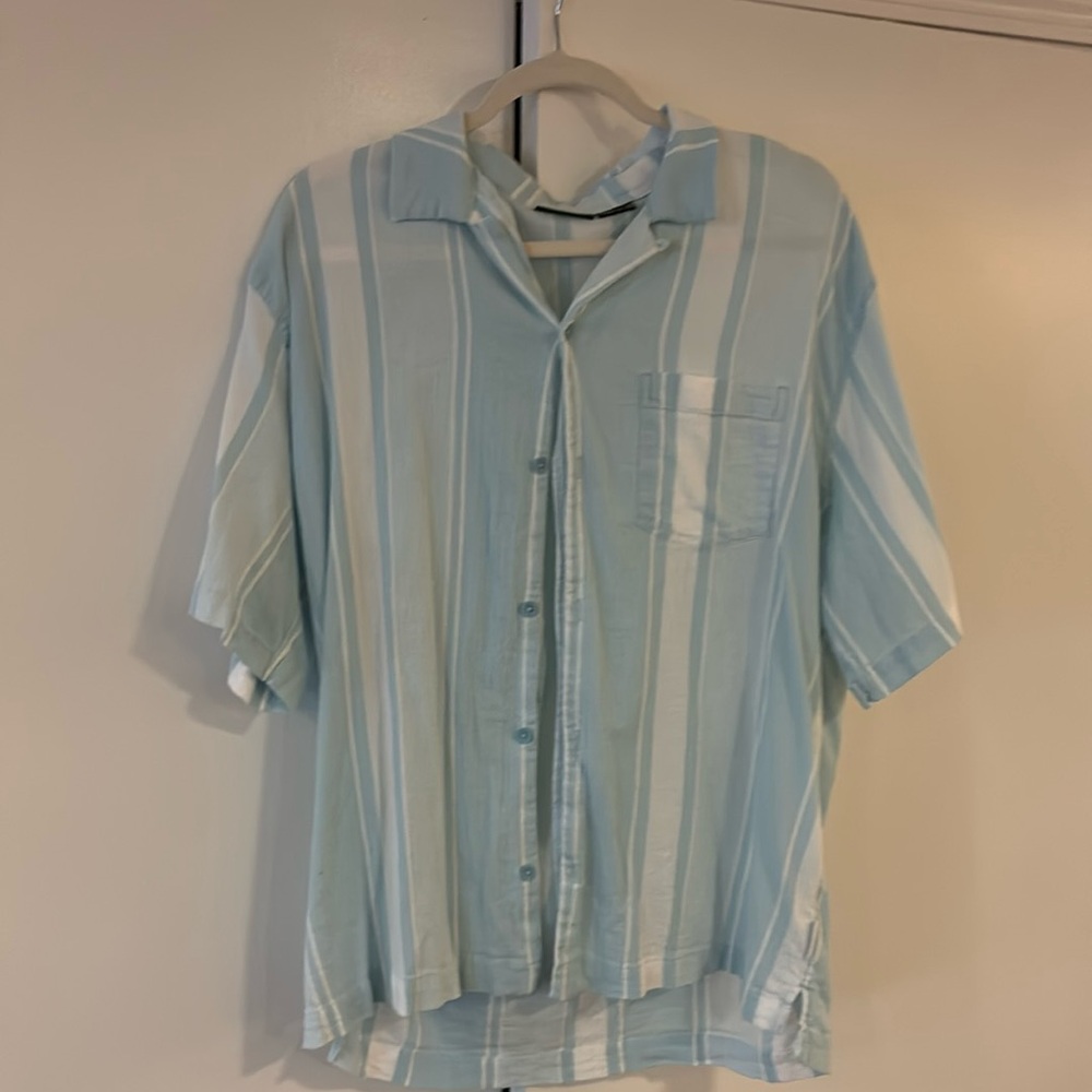 Blue and white striped short sleeve button down (Men’s Medium)